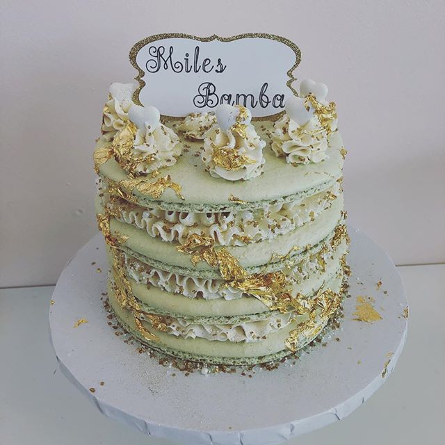 My new favorite thing! 😍😍😍😍 #macaroncake #madefromscratch #madewithlove #alleycakes #handmadesweets